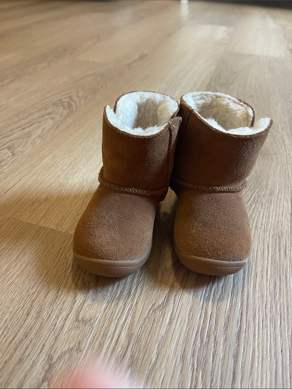 UGG Kids Chestnut Suede Faux-Sherpa Lined Boots